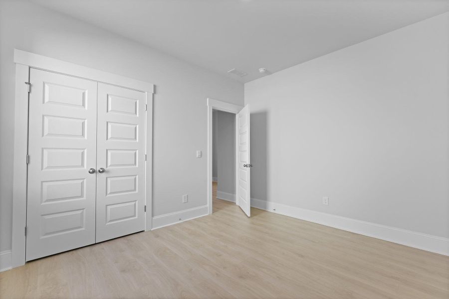 Spacious, unfurnished interior of a new home in Sheep Island, Summerville (Image 12).