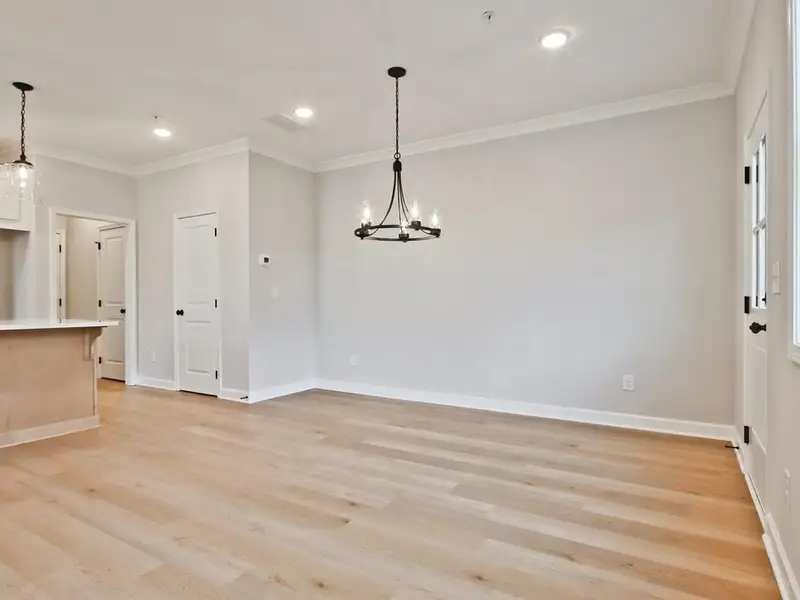 Spacious, unfurnished interior of a new home in Cherokee Township, Acworth (Image 24).