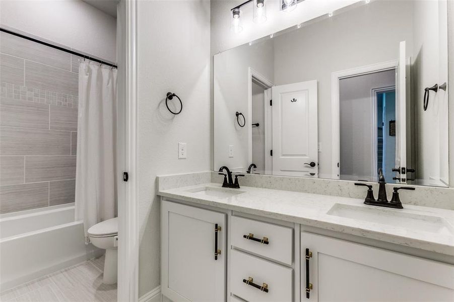 Furnished interior view inside a new home in Emerald Vista, Wylie (Image 20).