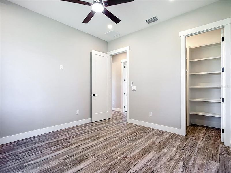 Spacious, unfurnished interior of a new home in , Englewood (Image 19).