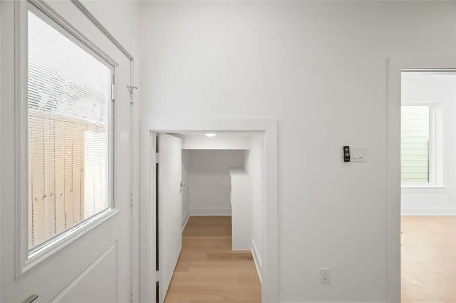 Spacious, unfurnished interior of a new home in , Houston (Image 21).