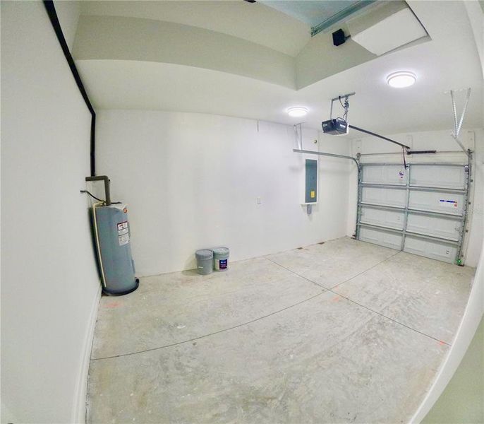 Spacious, unfurnished interior of a new home in , Tampa (Image 20).