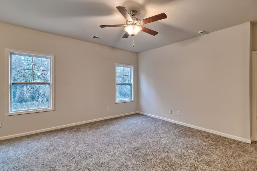 Spacious, unfurnished interior of a new home in Emanuel Creek, West Columbia (Image 29).
