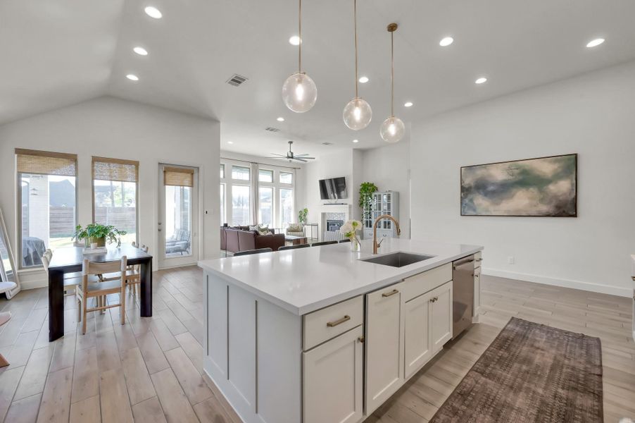 An open layout that keeps everyone connected—easy to live in, easy to enjoy, and perfect for everyday moments. An open layout that keeps everyone connected—easy to live in, easy to enjoy, and perfect for everyday moments.