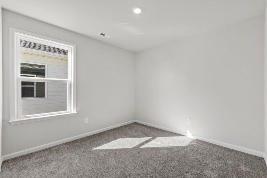 Spacious, unfurnished interior of a new home in The Coves on Lake Wylie, Charlotte (Image 20).