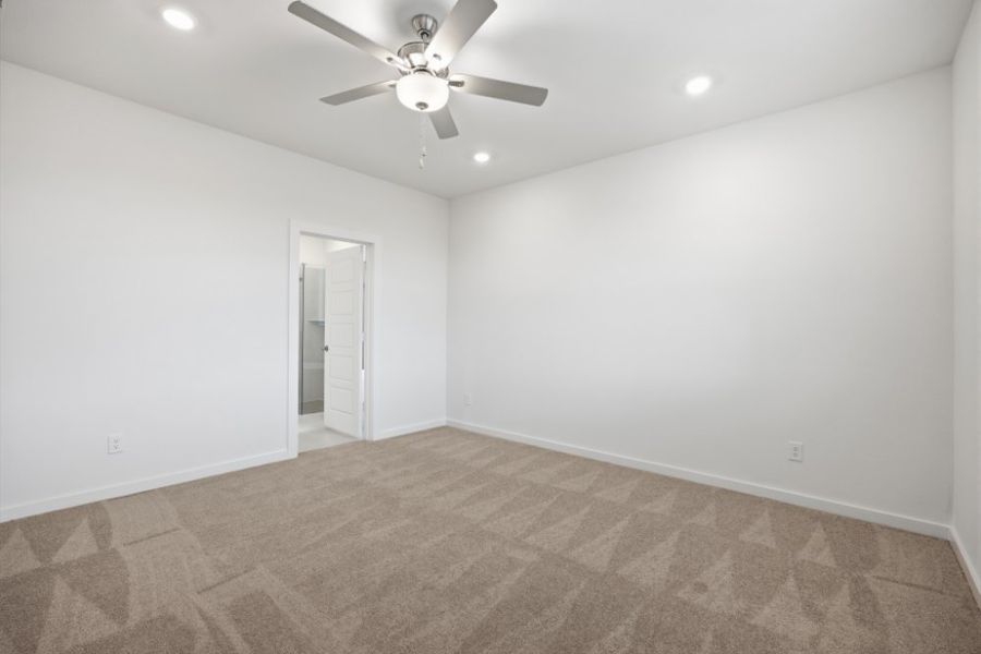 Spacious, unfurnished interior of a new home in Creekhaven, Iowa Colony (Image 16). Spacious, unfurnished interior of a new home in Creekhaven, Iowa Colony (Image 16).