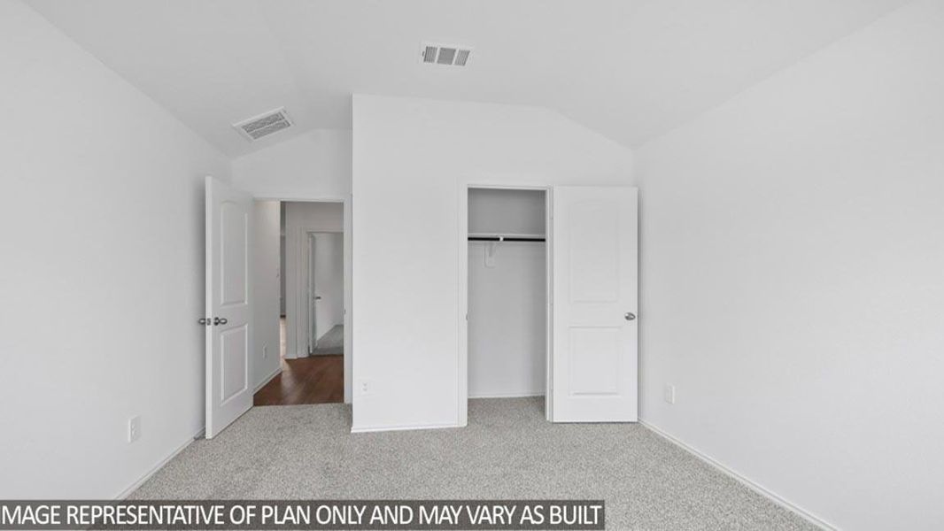 Spacious, unfurnished interior of a new home in River Ranch Trails, Dayton (Image 13).