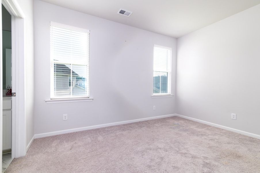 Spacious, unfurnished interior of a new home in , Summerville (Image 23).