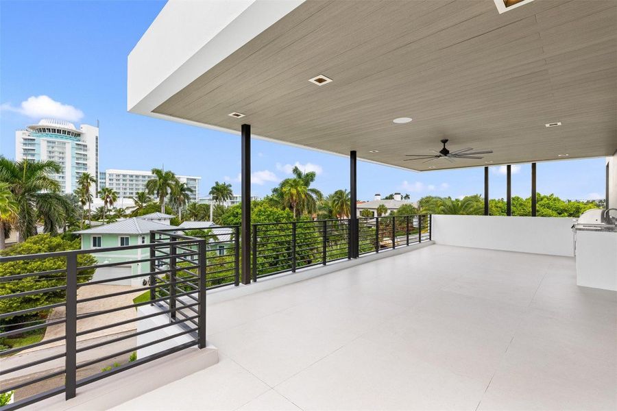 3rd floor outdoor kitchen / sky lounge