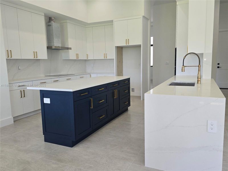 Furnished interior view inside a new home in , Homestead (Image 50).