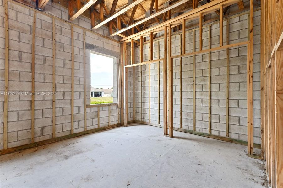Spacious, unfurnished interior of a new home in , Palm Bay (Image 7).