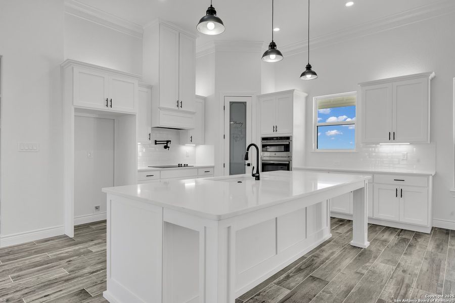 Furnished interior view inside a new home in , La Vernia (Image 7).