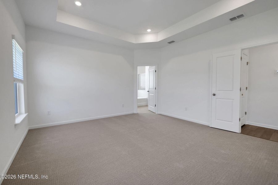 Spacious, unfurnished interior of a new home in Hyland Trail, Green Cove Springs (Image 33).