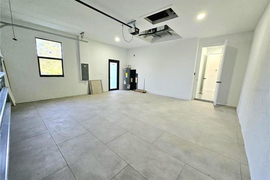 Spacious, unfurnished interior of a new home in , Lehigh Acres (Image 31).