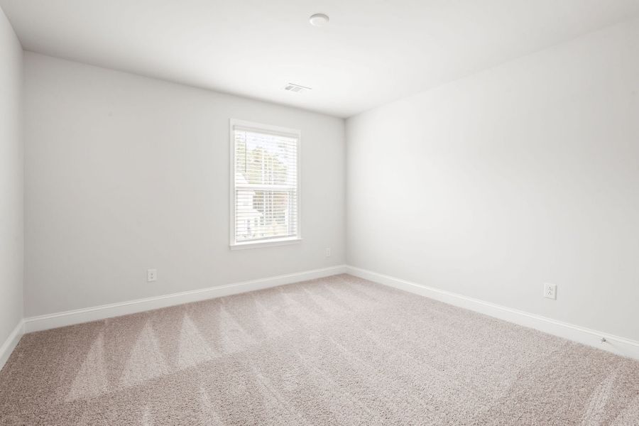Spacious, unfurnished interior of a new home in Waterways, Richmond Hill (Image 17).