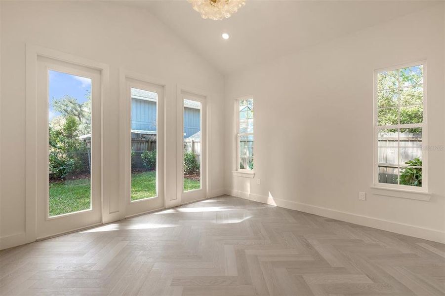 Spacious, unfurnished interior of a new home in , Winter Park (Image 14).