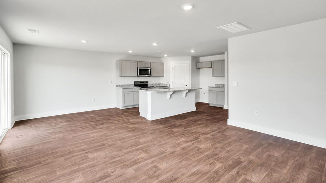 Spacious, unfurnished interior of a new home in Sidbury Station, Castle Hayne (Image 23).