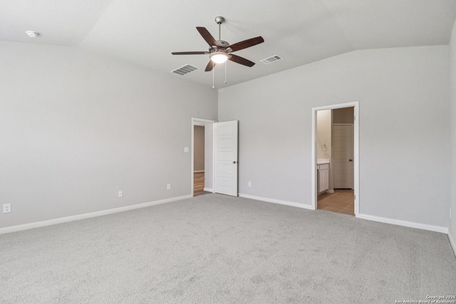 Spacious, unfurnished interior of a new home in Arcadia Ridge - Premier Series, San Antonio (Image 31).