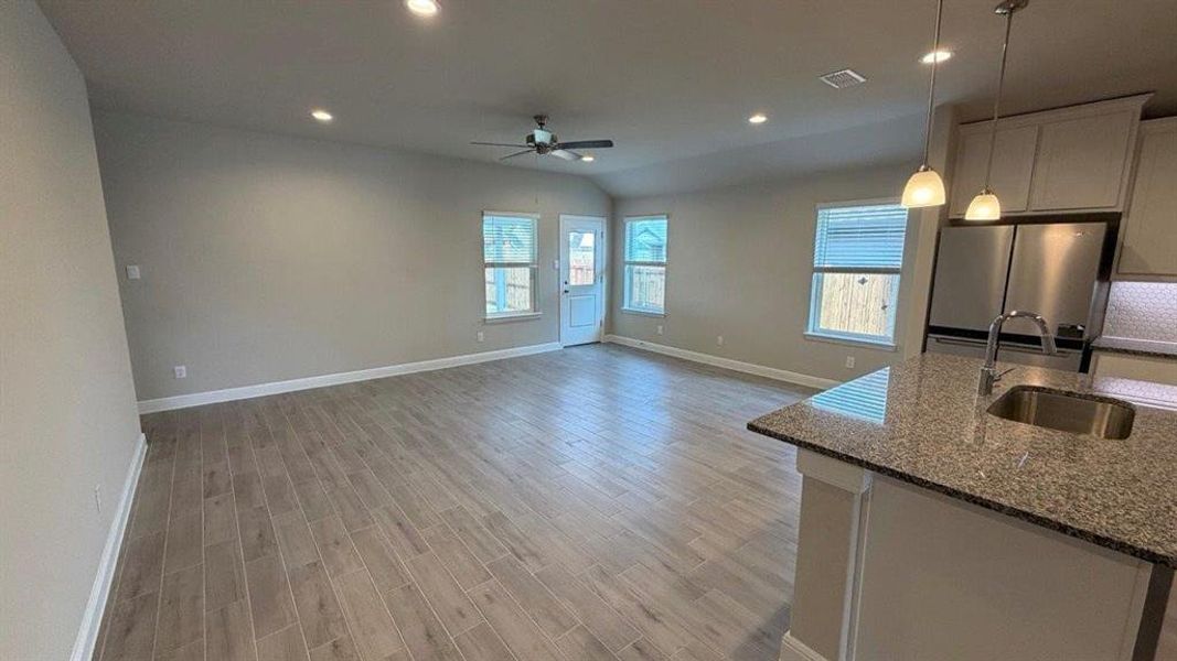 Spacious, unfurnished interior of a new home in Shannon Creek, Burleson (Image 13).
