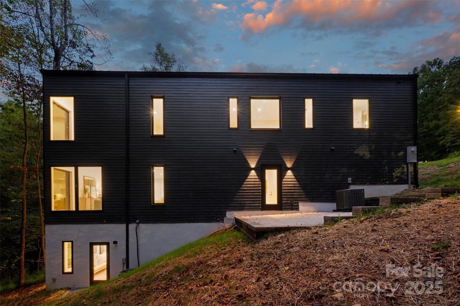 Exterior details and patio area of a home in , Charlotte (Image 4).