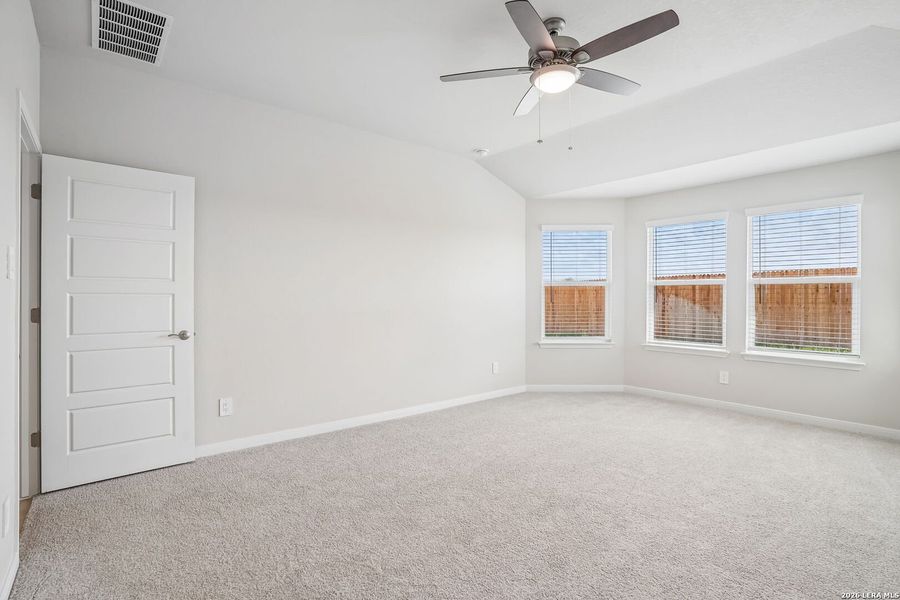Spacious, unfurnished interior of a new home in Carmel Ranch, Schertz (Image 18).
