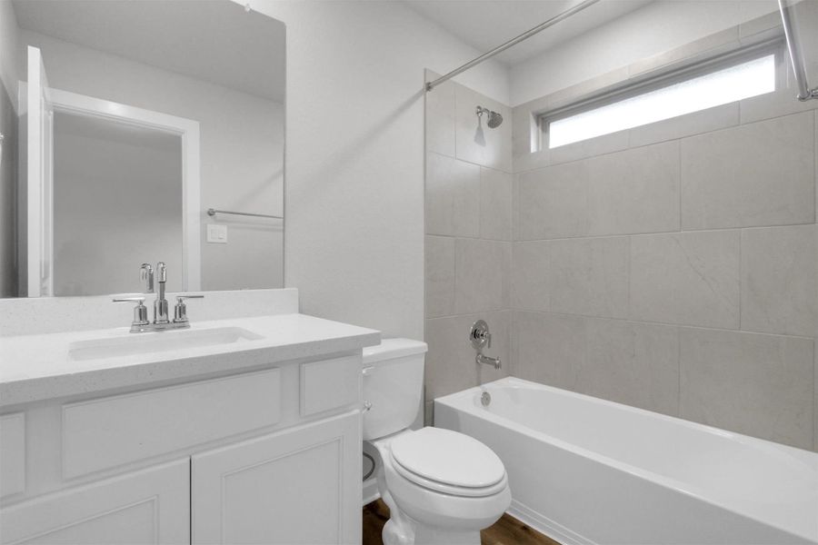 Furnished interior view inside a new home in River Ranch 55', Mont Belvieu (Image 5).