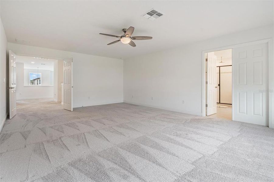 Spacious, unfurnished interior of a new home in , Wesley Chapel (Image 23).