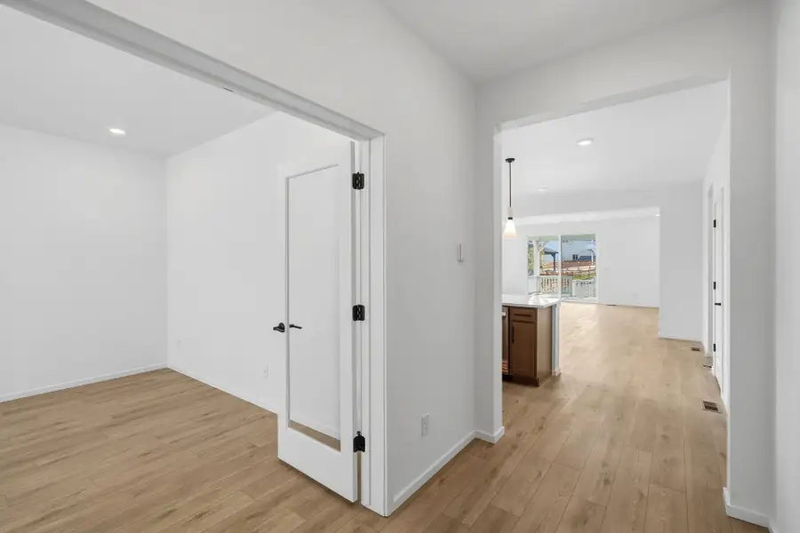 Spacious, unfurnished interior of a new home in Independence, Elizabeth (Image 36).