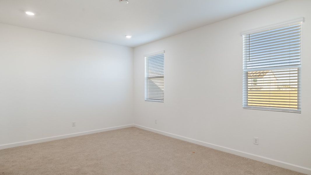 Spacious, unfurnished interior of a new home in Aloravita, Peoria (Image 18).