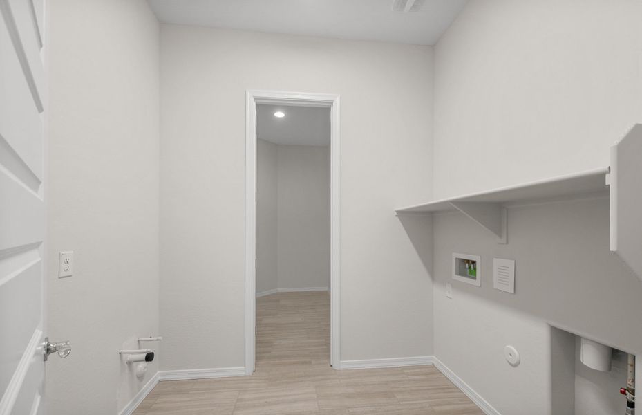 Spacious, unfurnished interior of a new home in Artisan at Asante, Surprise (Image 31).