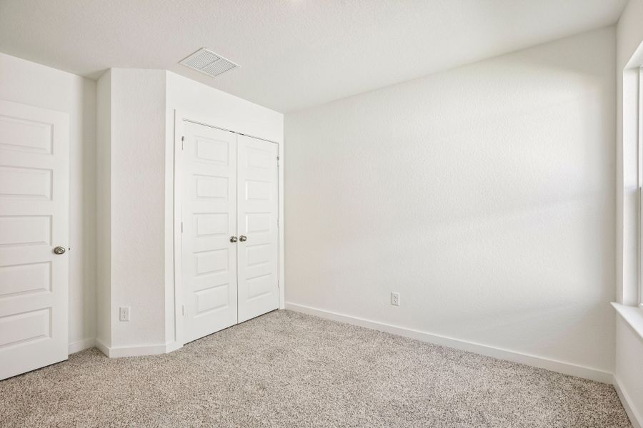 Spacious, unfurnished interior of a new home in Rancho San Gabriel, Georgetown (Image 17).