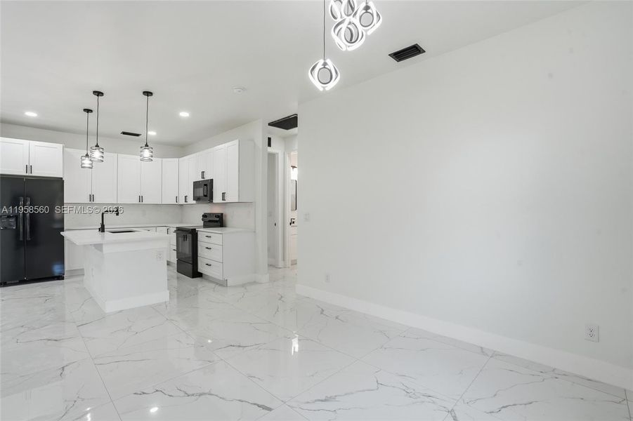 Spacious, unfurnished interior of a new home in , Lehigh Acres (Image 23).