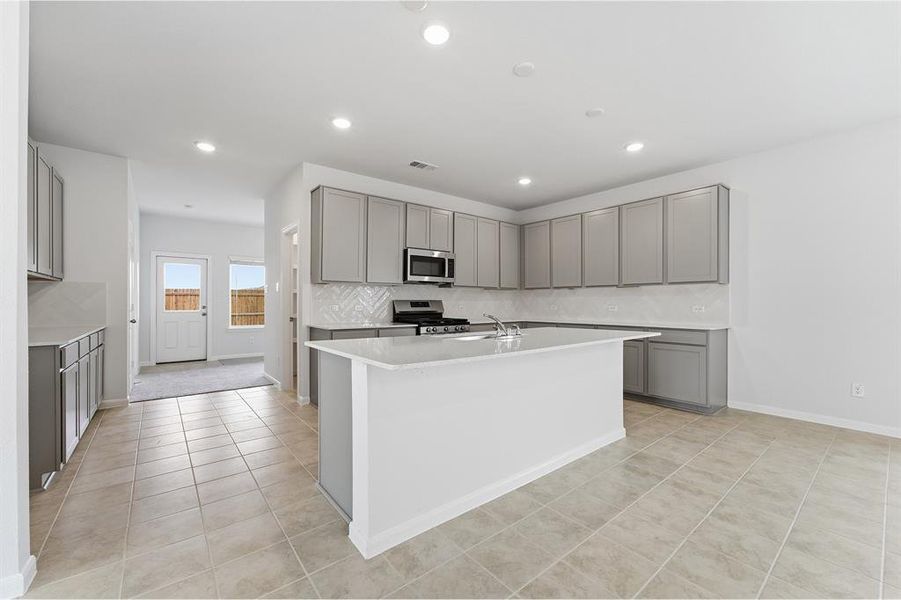 Furnished interior view inside a new home in Saddlebrook Estates, Waxahachie (Image 4).