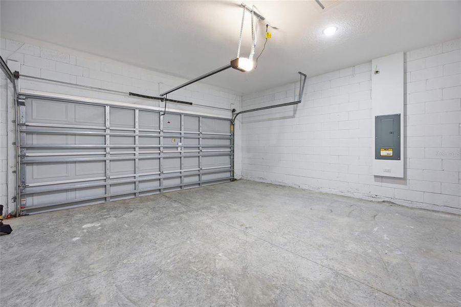 Spacious, unfurnished interior of a new home in , Ocala (Image 22).