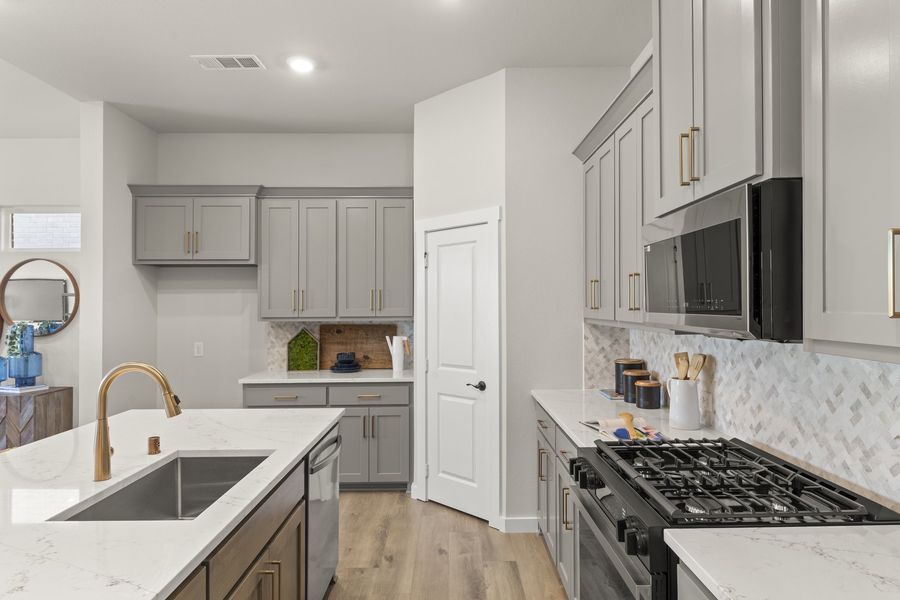 Furnished interior view inside a new home in Willow Grove, Melissa (Image 8).