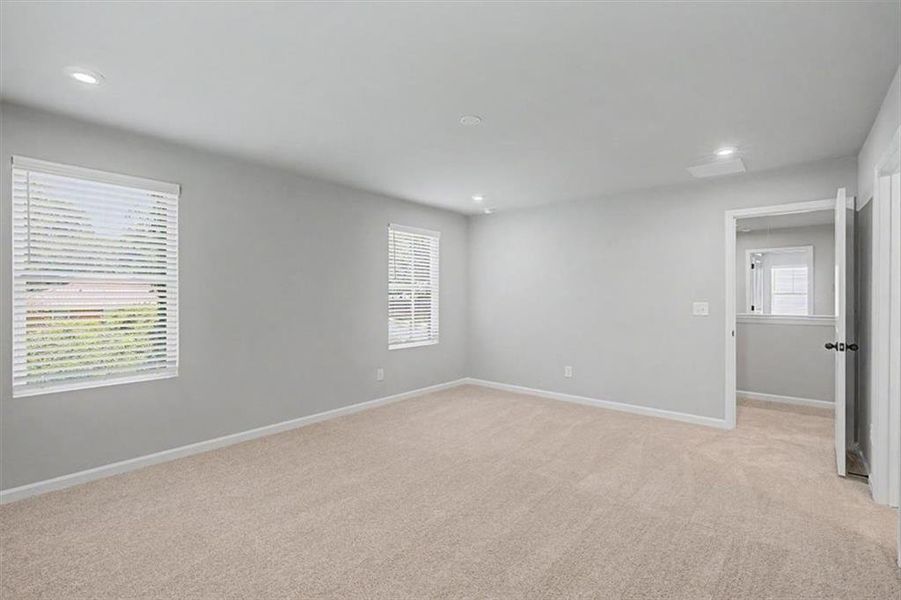 Spacious, unfurnished interior of a new home in Sawmill Creek, Austell (Image 41).