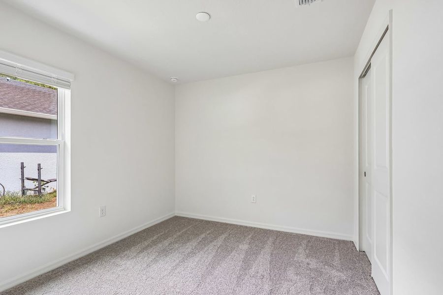 Spacious, unfurnished interior of a new home in Hilliard Ridge, Kissimmee (Image 24).