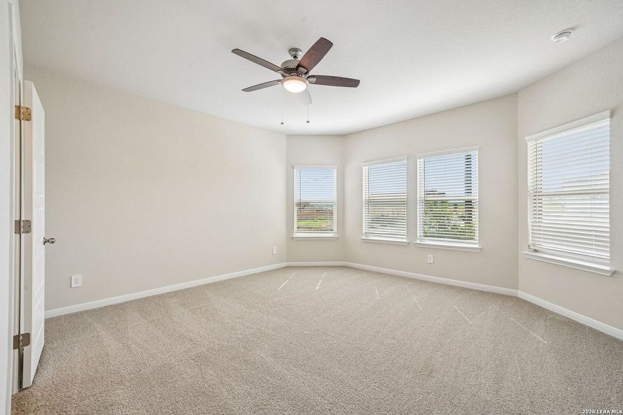 Spacious, unfurnished interior of a new home in Arcadia Ridge - Premier Series, San Antonio (Image 25).