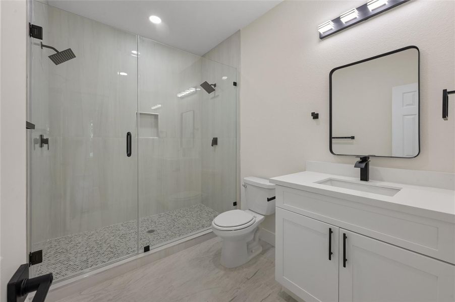 Secondary bathroom with dual showerheads Secondary bathroom with dual showerheads