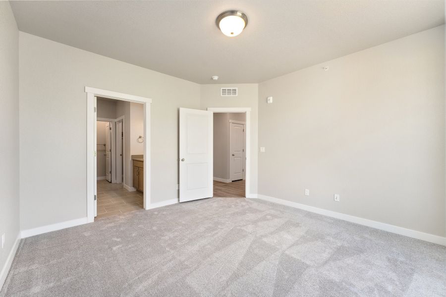Spacious, unfurnished interior of a new home in The Lakes at Centerra, Loveland (Image 24).
