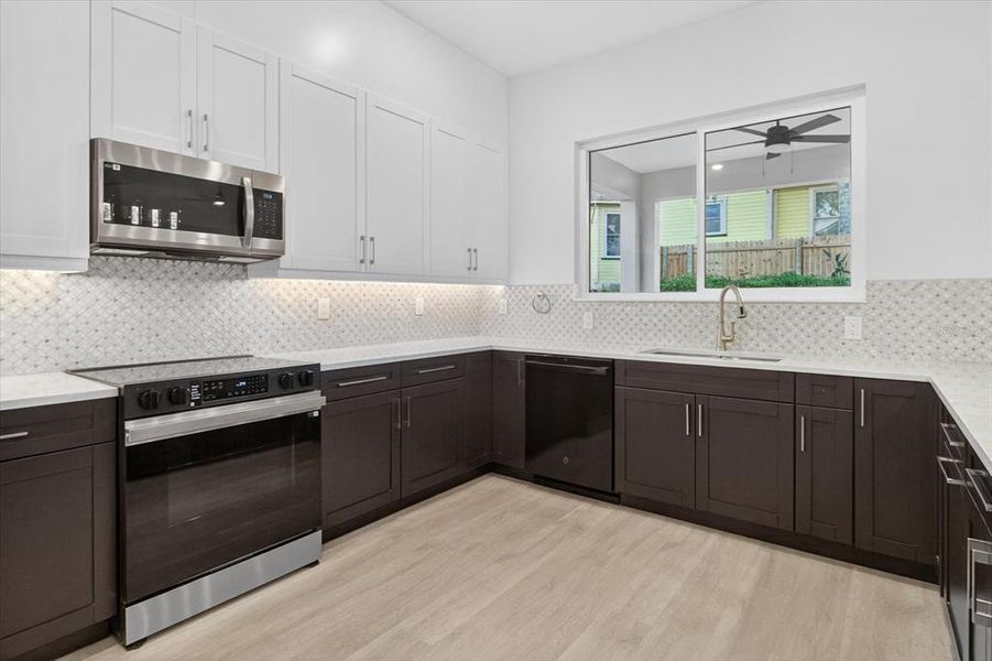 Furnished interior view inside a new home in , Tarpon Springs (Image 13).