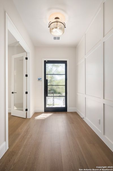 Spacious, unfurnished interior of a new home in , San Antonio (Image 24).