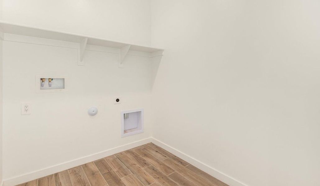 Spacious, unfurnished interior of a new home in Hanson Ridge, Vail (Image 19).