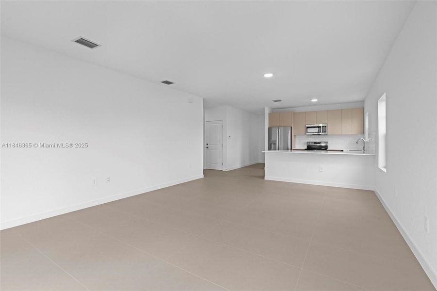 Spacious, unfurnished interior of a new home in , Homestead (Image 28).