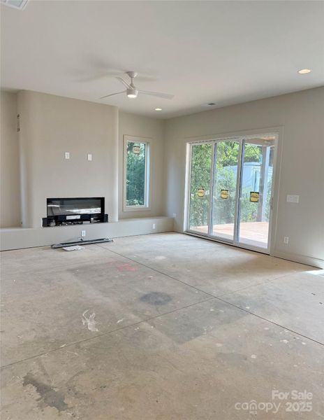 Stacking slider closed