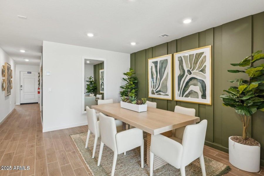 Easton Dining, entry, Model Pic