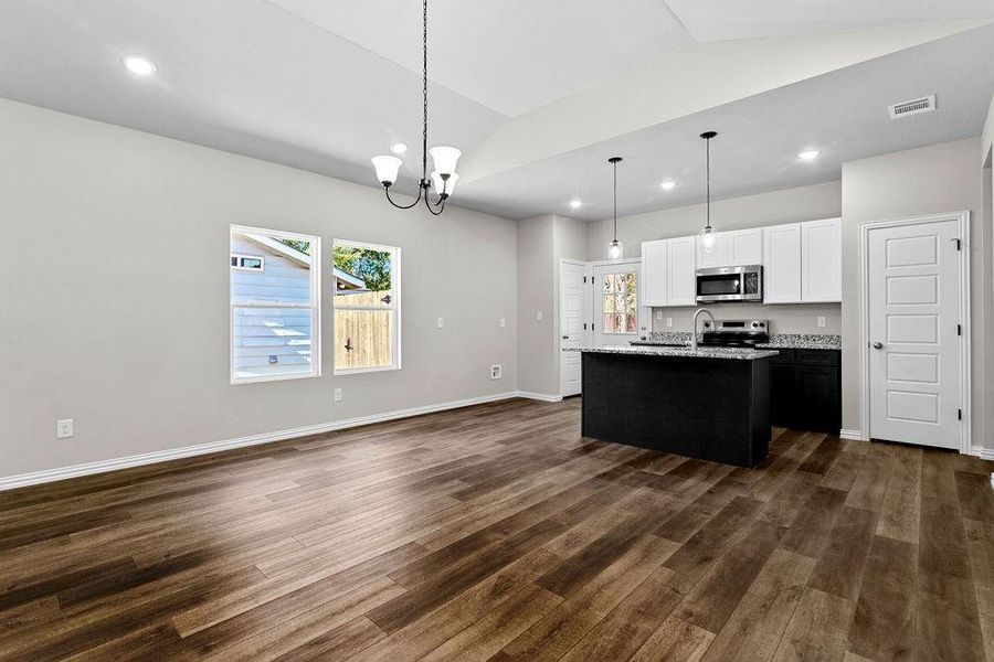 Spacious, unfurnished interior of a new home in , Fort Worth (Image 19).