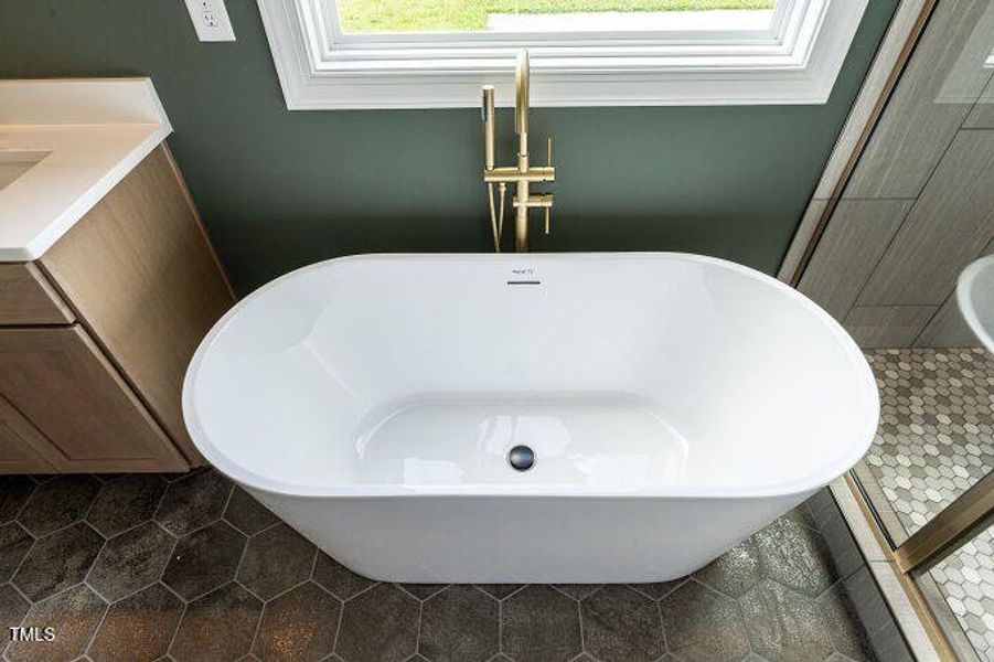 026-680x453-primary-bath