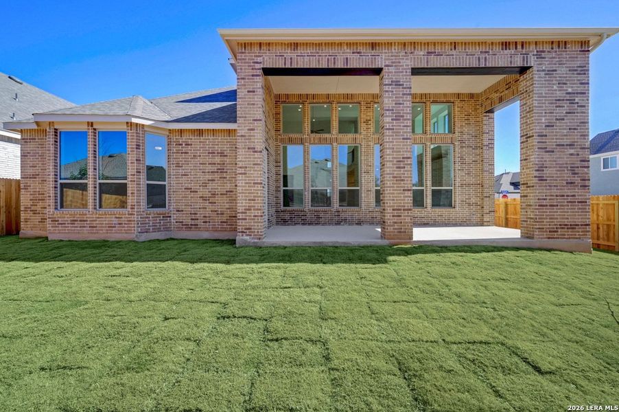 Exterior details and patio area of a home in Davis Ranch, San Antonio (Image 16).
