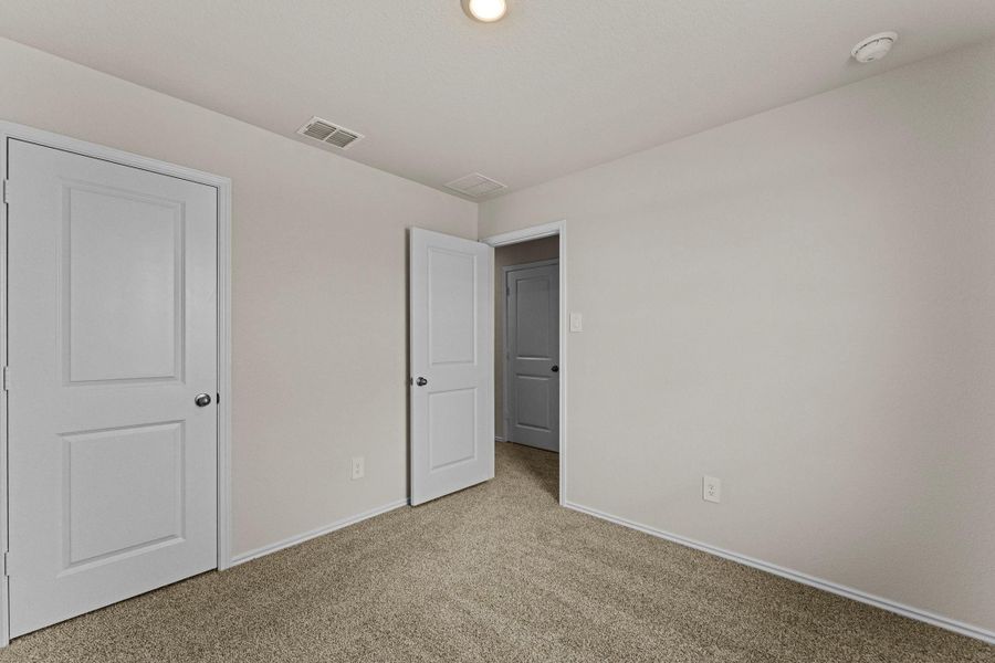 Spacious, unfurnished interior of a new home in Avenida, Converse (Image 30).
